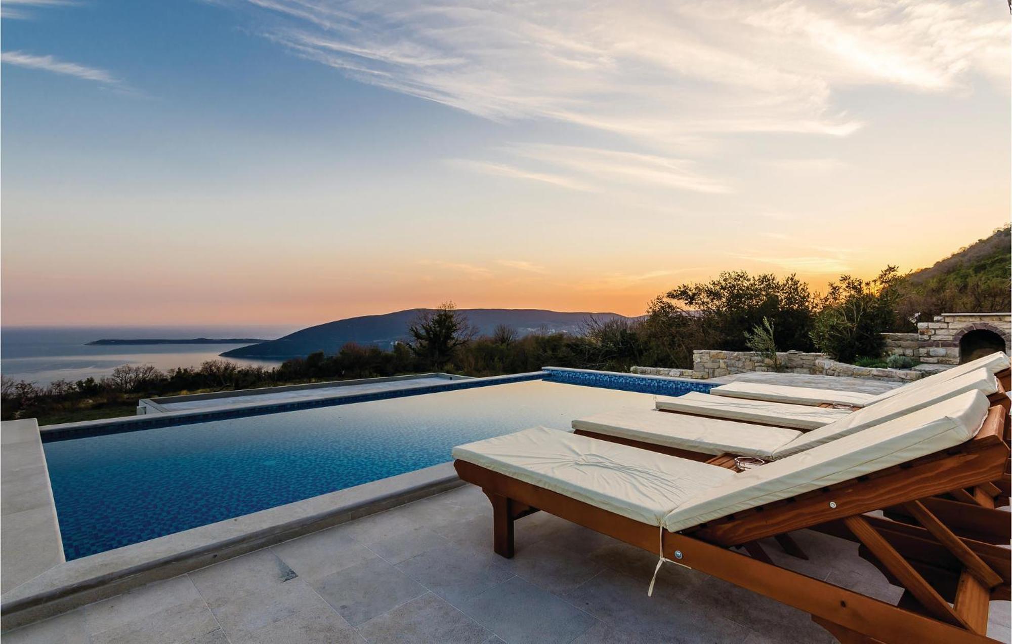 Amazing Home In Herceg Novi With House Sea View Экстерьер фото