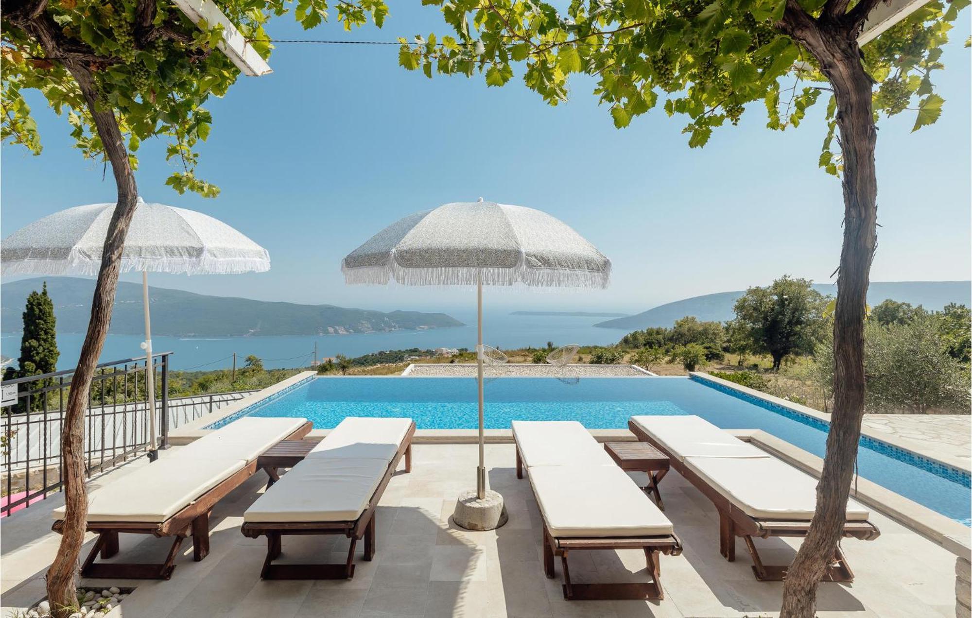 Amazing Home In Herceg Novi With House Sea View Экстерьер фото