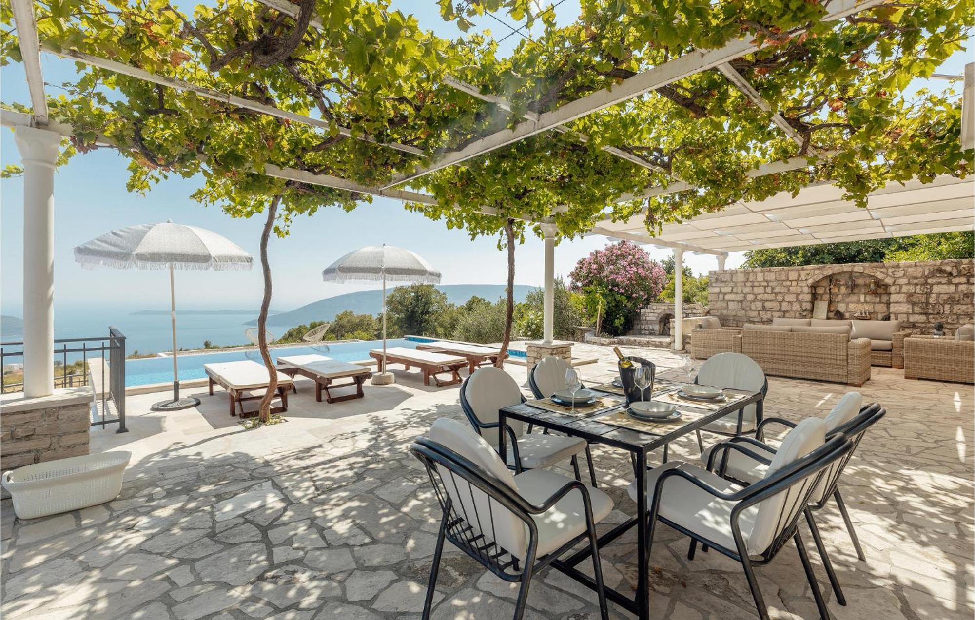 Amazing Home In Herceg Novi With House Sea View Экстерьер фото